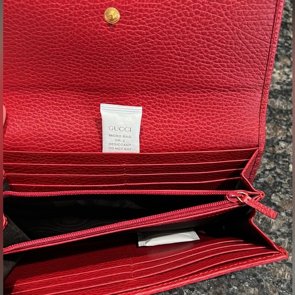 Gucci ❤️AUTHENTIC large red leather wallet like new - Picture 6 of 16